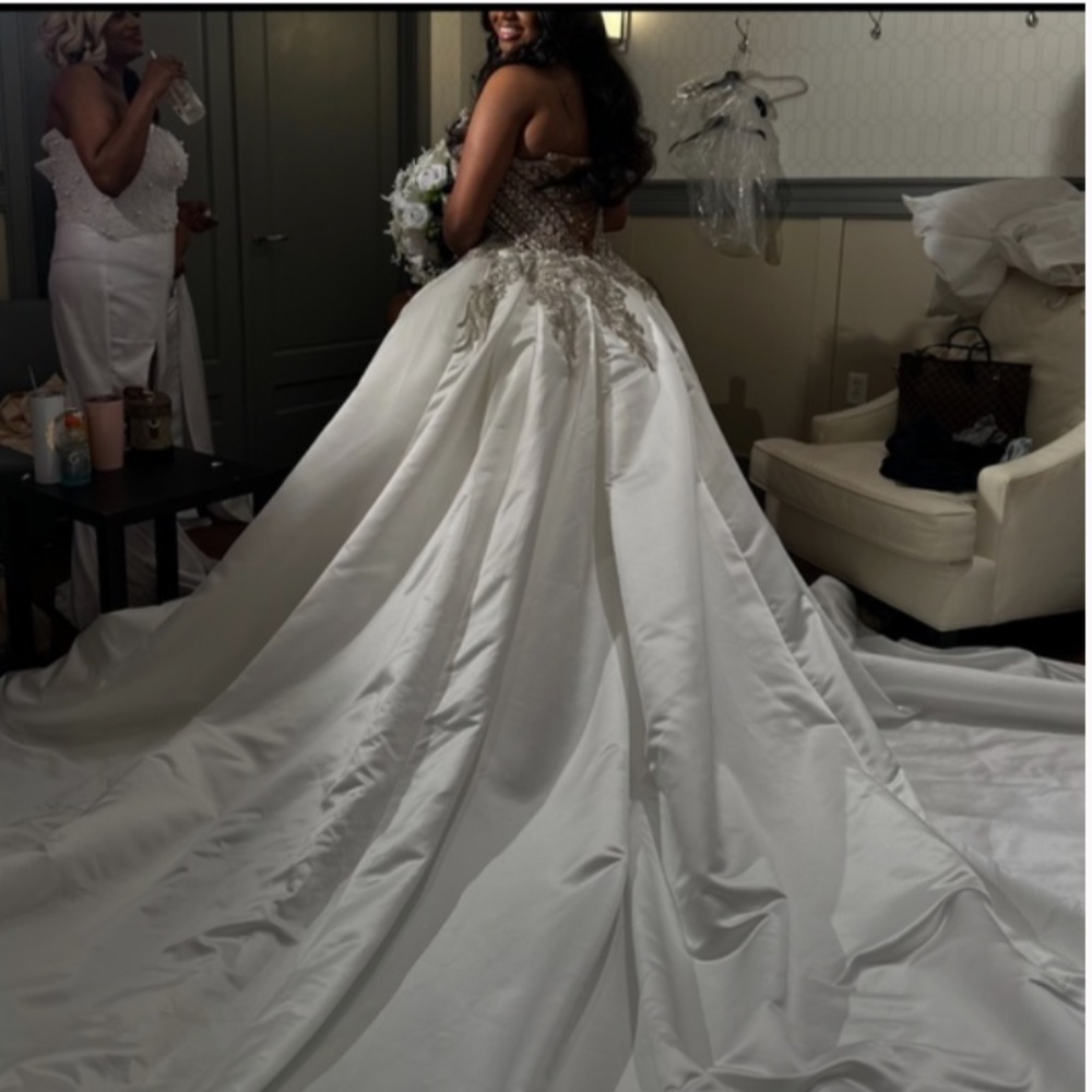 Custom Wedding Dress w/detachable Train